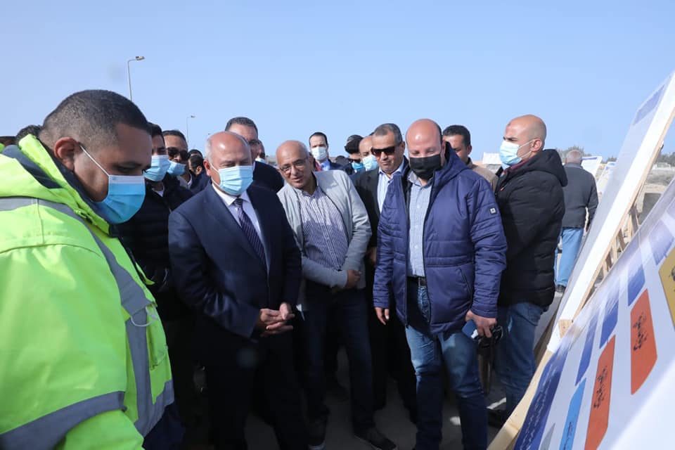 وزير النقل يوجه بتطوير طريق "وادى النطرون - العلمين" وفقا لقياسات الجودة العالية