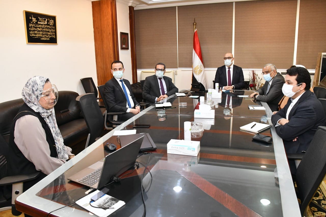 وزير الإسكان يستعرض مسودة أسس الحفاظ على الطابع المعمارى