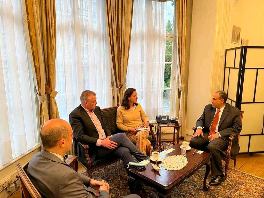 سفير القاهرة ببروكسل يبحث تنشيط السياحة الوافدة من بلجيكا إلى مصر