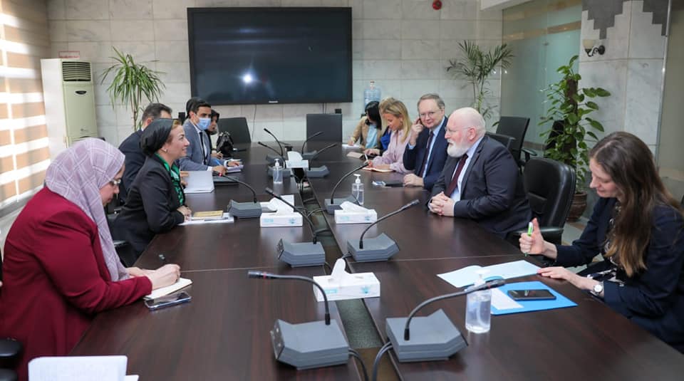 "البيئة" تبحث مع مفوض الصفقة الأوروبية الخضراء التعاون فى مؤتمر المناخ "COP27"