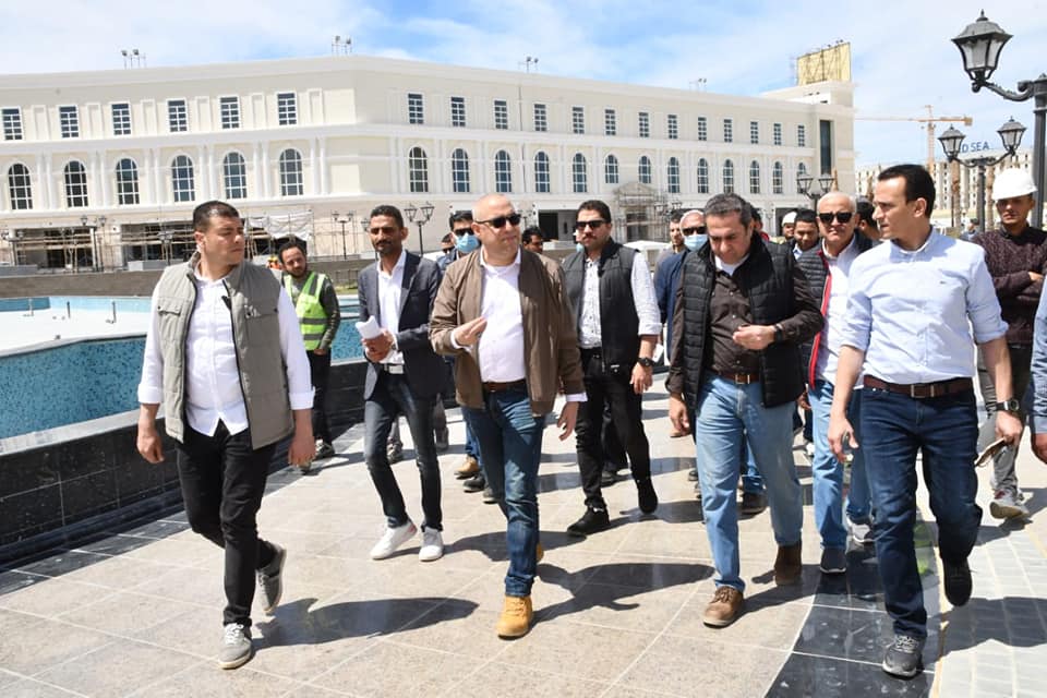 وزير الإسكان يتفقد أعمال تنفيذ المدينة التراثية فى العلمين الجديدة