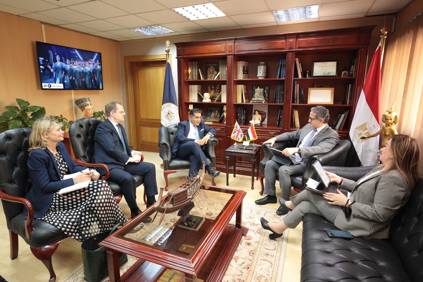 وزير السياحة يؤكد عمق العلاقات التي تربط بين مصر وبريطانيا والتعاون بالمجال السياحي