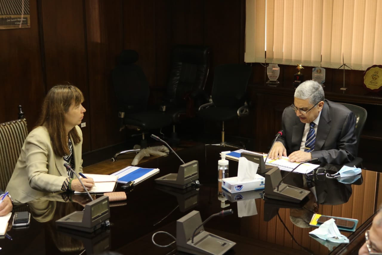 وزير الكهرباء يبحث مع "الأوروبي لإعادة الإعمار" تطورات إعداد استراتيجية الهيدروجين الأخضر