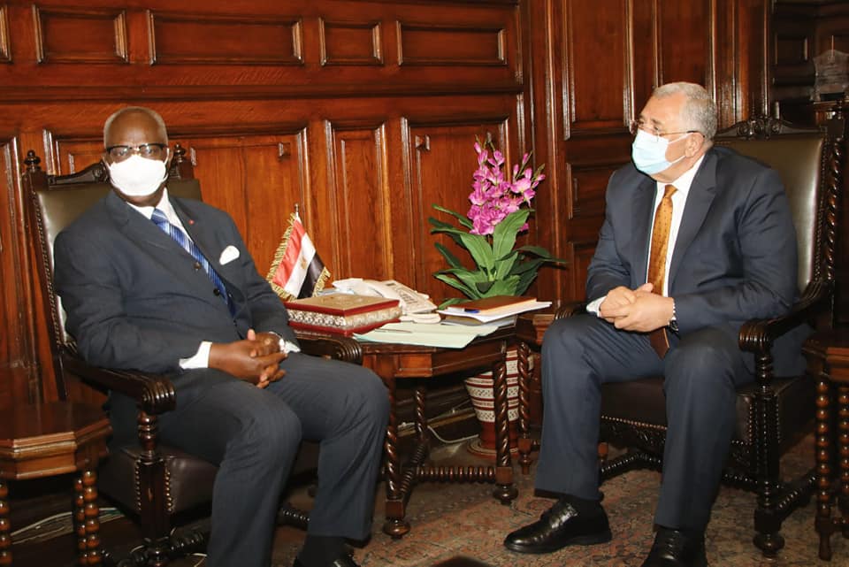 وزير الزراعة يبحث مع سفير كوت ديفوار آفاق التعاون في المجالات الزراعية المختلفة