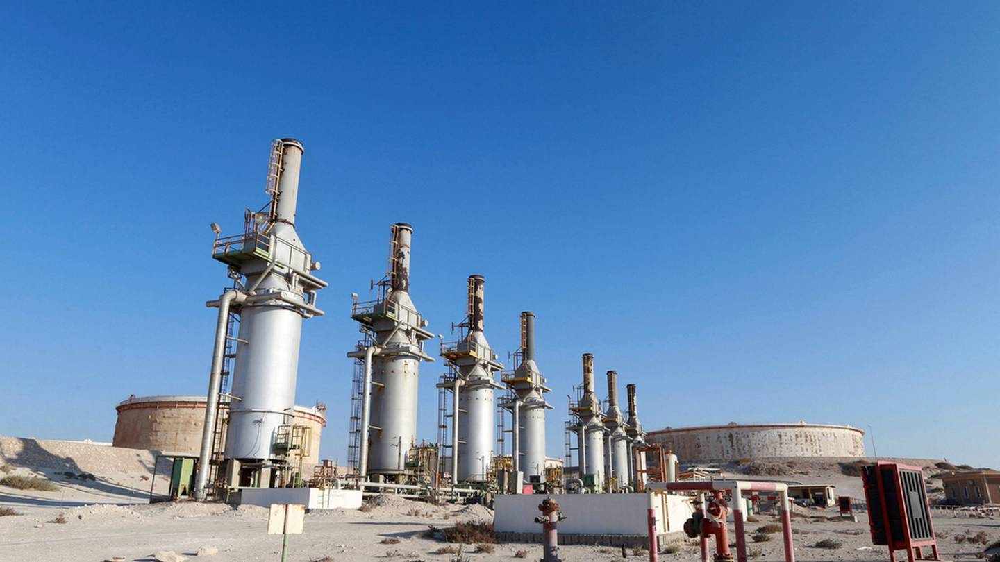 الوطنية للنفط في ليبيا تحذر: كارثة بيئية وشيكة بـ"ميناء الزويتينة"