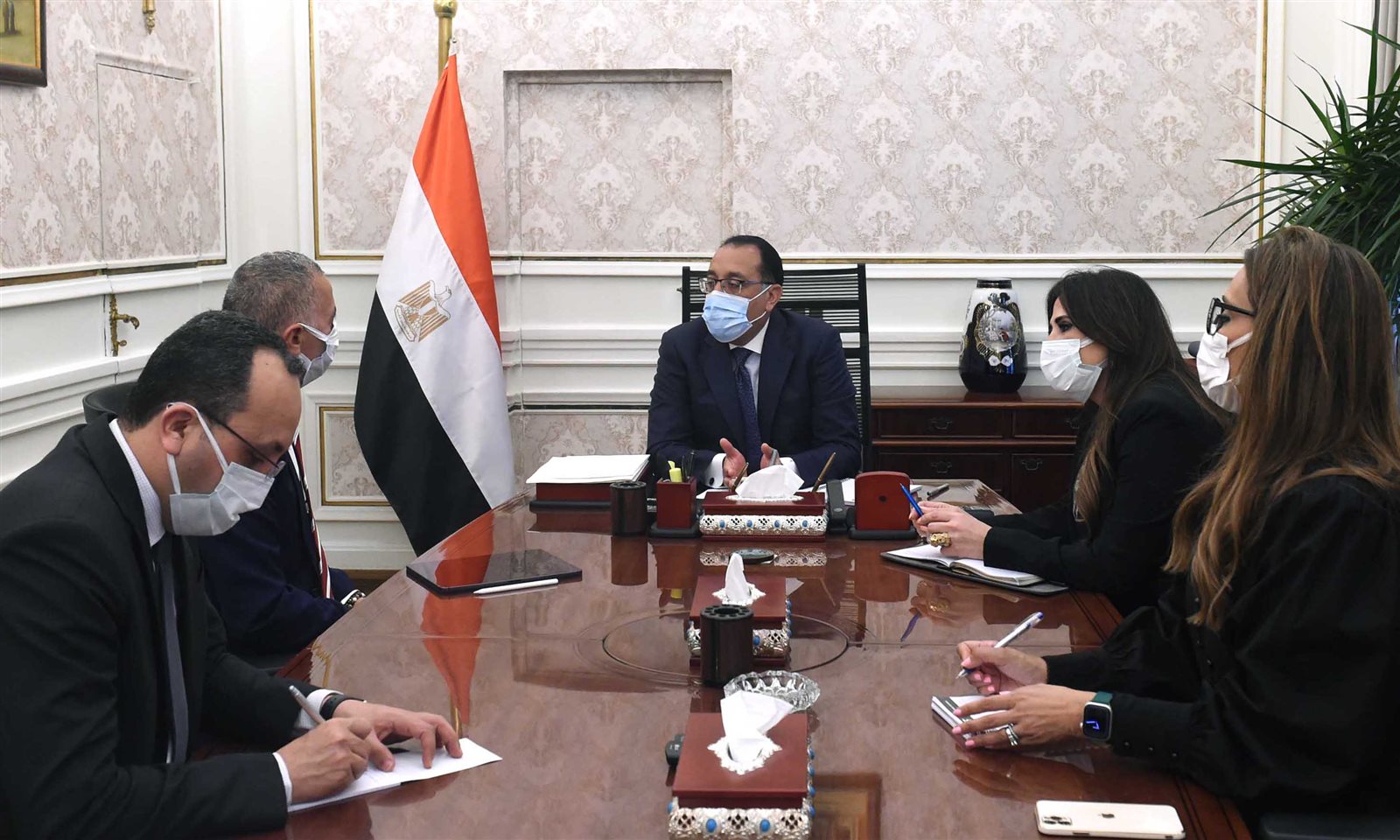 رئيس الوزراء يبحث مع "أحمد السويدى" الفرص الاستثمارية فى قطاع الصناعة