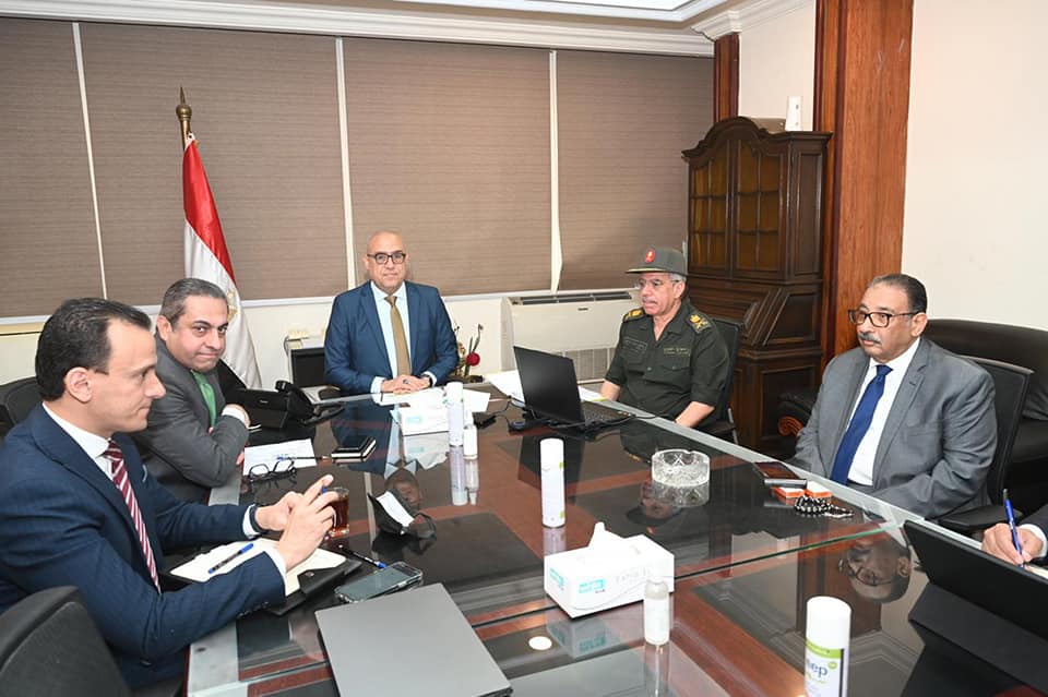 وزير الإسكان يتابع تنفيذ عدد من المشروعات فى الإسكندرية والعلمين ورشيد الجديدتين