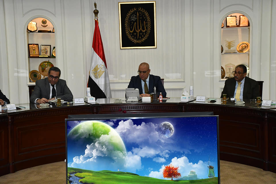 وزير الإسكان يتابع الموقف التنفيذى لمشروعات "المقاولون العرب" بمختلف القطاعات