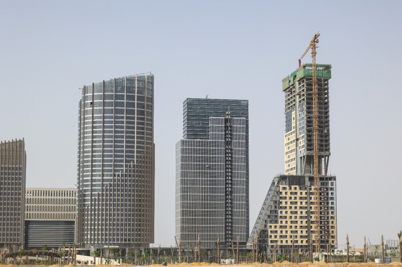 الإسكان: الانتهاء من الهياكل الرئيسية للأبراج بمنطقة الأعمال المركزية فى العاصمة الإدارية