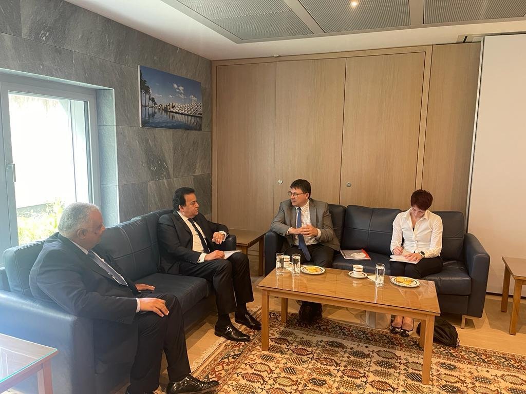 "الصحة" تبحث مع "سيمنز" العالمية دعم القطاع بأحدث تكنولوجيا الأجهزة الطيبة