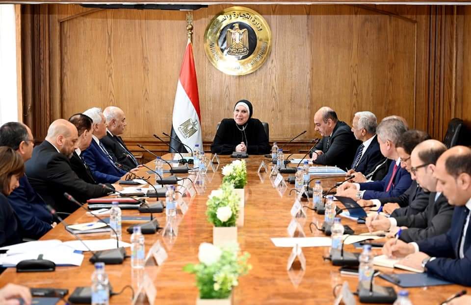 وزيرة التجارة والصناعة تترأس الاجتماع الأول لمجلس الصناعات النسيجية بعد إعادة تشكيله