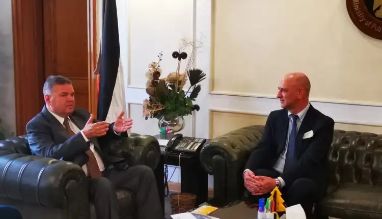 "وزير قطاع الأعمال" يتابع مع "Marzoli" الإيطالية موقف توريد معدات الغزل الحديثة