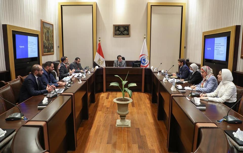 "الصحة" تبحث مع "روش السويسرية" زيادة الاستثمارات بالبحث العلمى والتجارب الإكلينيكية