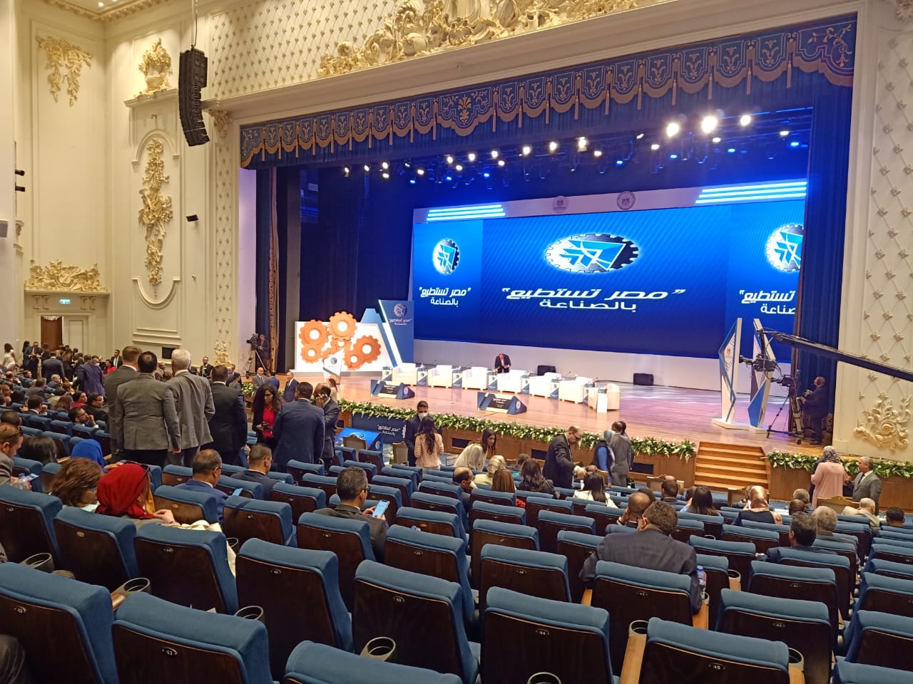 انطلاق فعاليات مؤتمر "مصر تستطيع بالصناعة" بحضور رئيس الوزراء