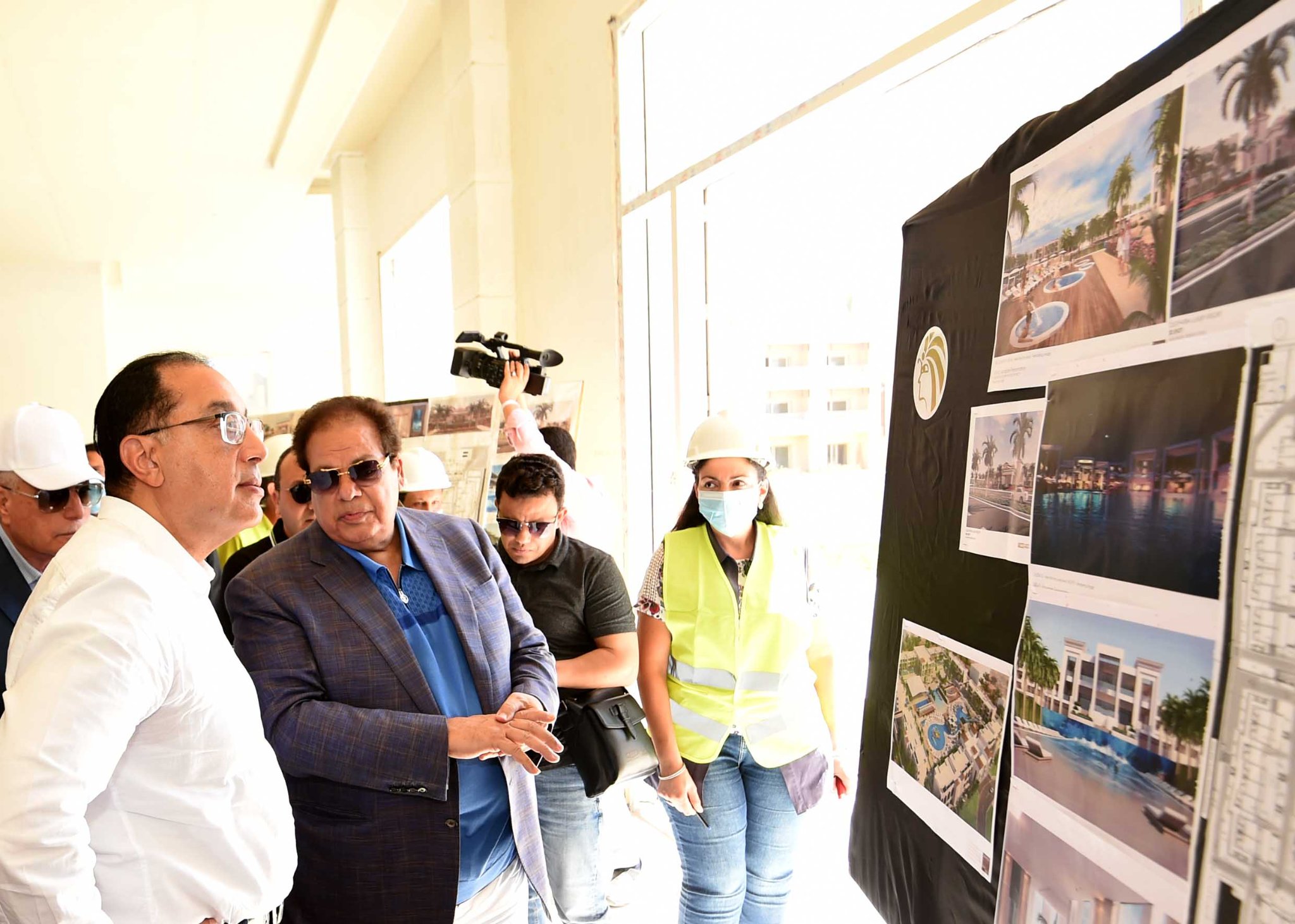 رئيس الوزراء يتفقد عددا من المنشآت الفندقية الجاري تنفيذها بمنطقة نبق في شرم الشيخ