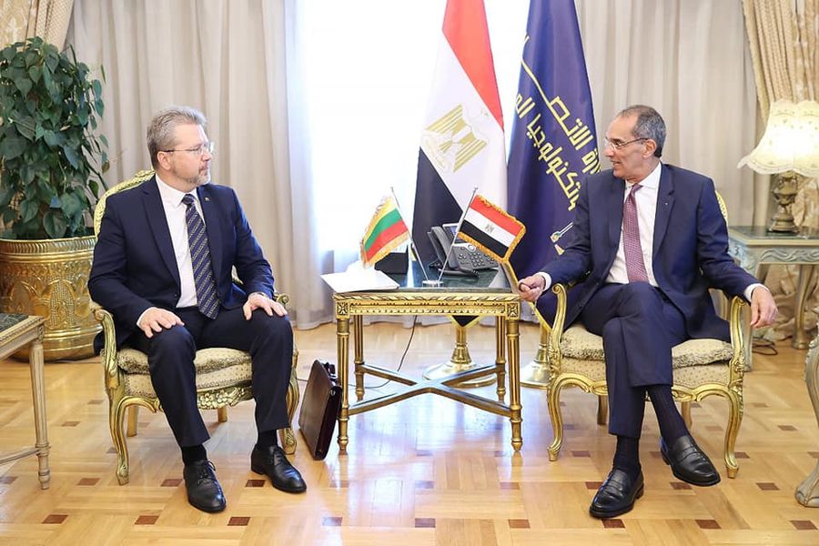 وزير الاتصالات يبحث مع سفير ليتوانيا التعاون فى مجالات التحول الرقمى والتكنولوجيا المالية