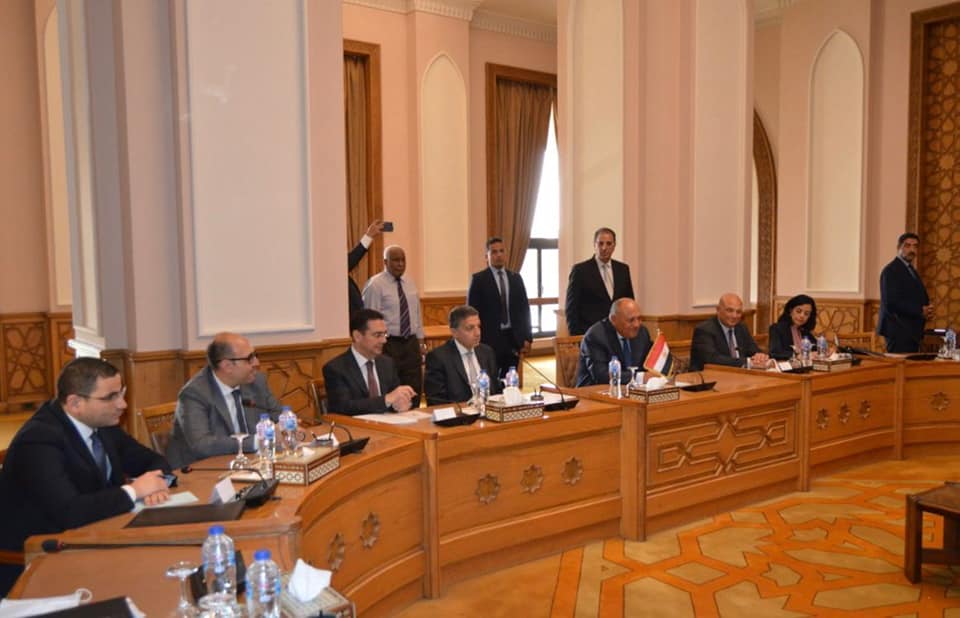 وزير الخارجية يبحث مع وفد المديرين التنفيذيين للبنك الدولى سبل تعزيز التعاون