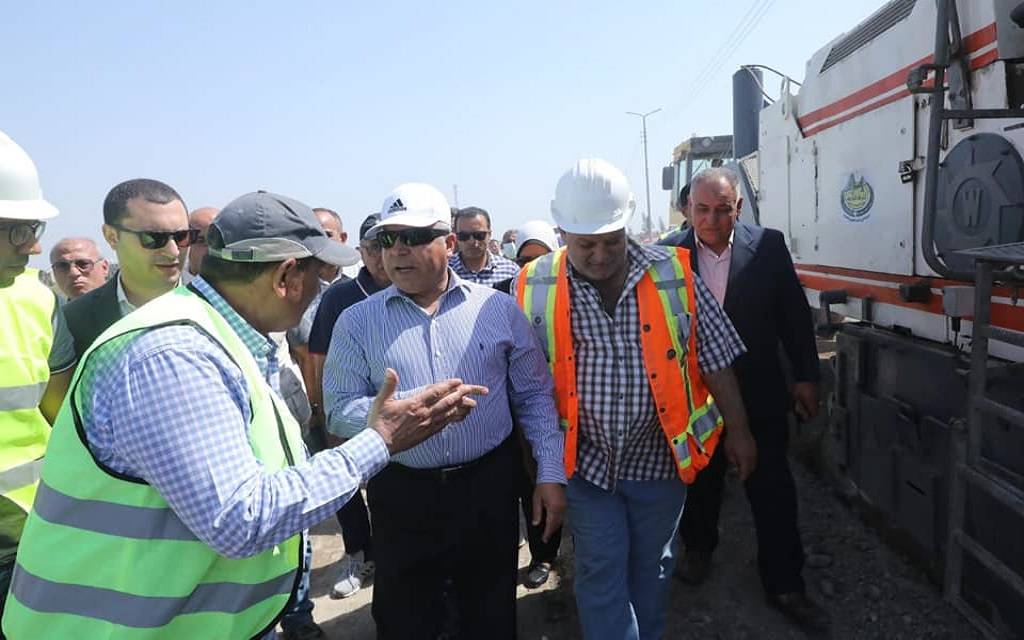 وزير النقل يتفقد معدلات تنفيذ مشروعات للطرق والكباري في 6 محافظات