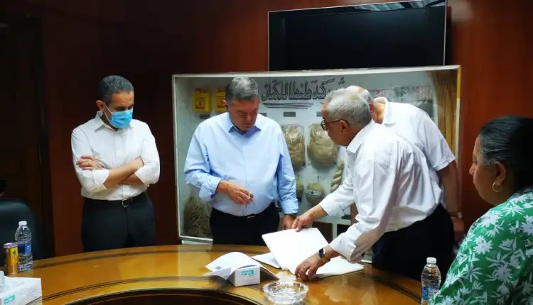 وزير قطاع الأعمال يؤكد ريادة مصر في صناعة النسيج باستخدام الكتان منذ آلاف السنين