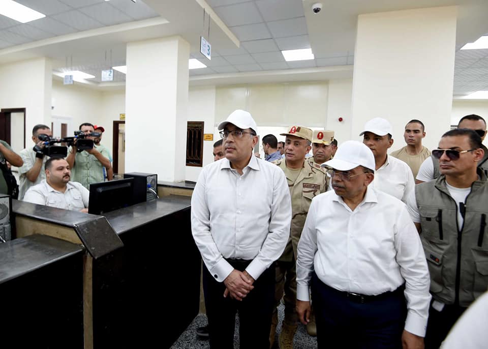 رئيس الوزراء يتفقد مجمع الخدمات الحكومية والزراعية بقرية "الحصص" في الدقهلية