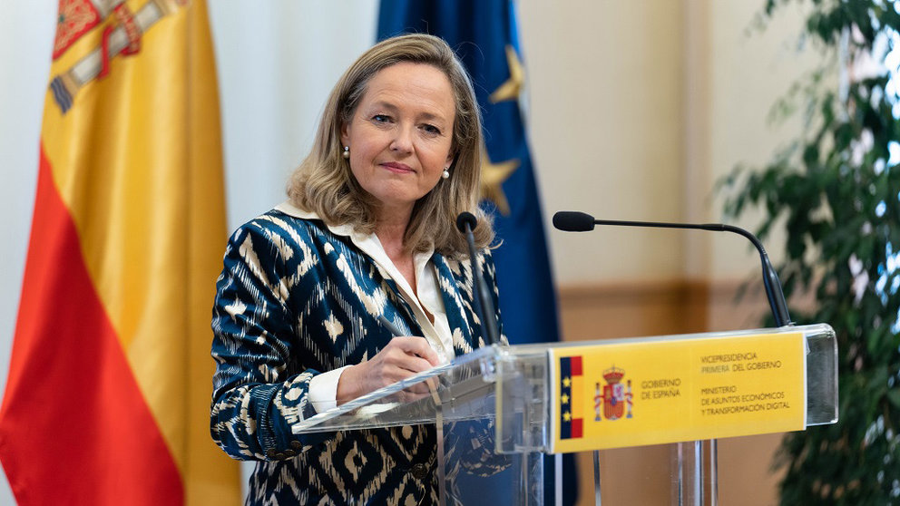 وزيرة الاقتصاد الإسبانية ناديا كالبينو ؛ إسبانيا
