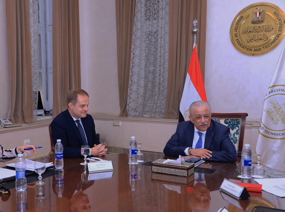 وزير التربية والتعليم يبحث مع السفير البريطانى بالقاهرة التعاون المشترك