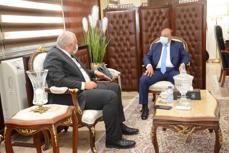 وزير التنمية المحلية ملف توريد القمح في "الوادي الجديد"