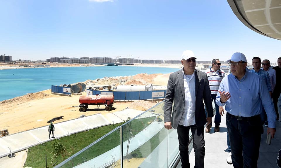 رئيس الوزراء: جذب الاستثمارات الأجنبية والمحلية لإقامة مختلف المشروعات السياحية