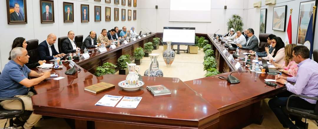 وزير السياحة يتابع مستجدات أعمال خدمات الزائرين بالمتحف المصري الكبير