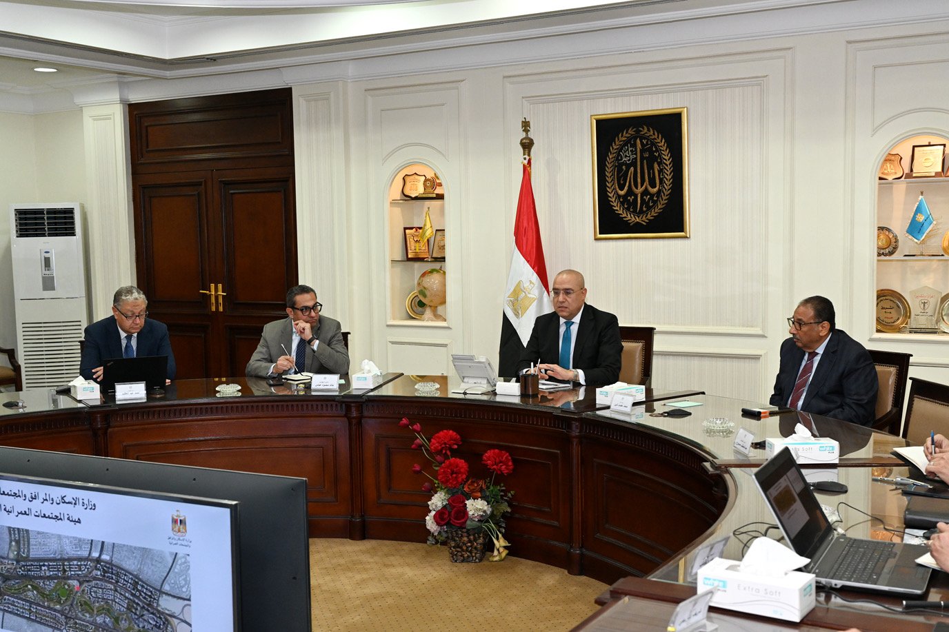 وزير الإسكان يتابع الموقف التنفيذي لمشروع حدائق "كابيتال بارك" في العاصمة الإدارية