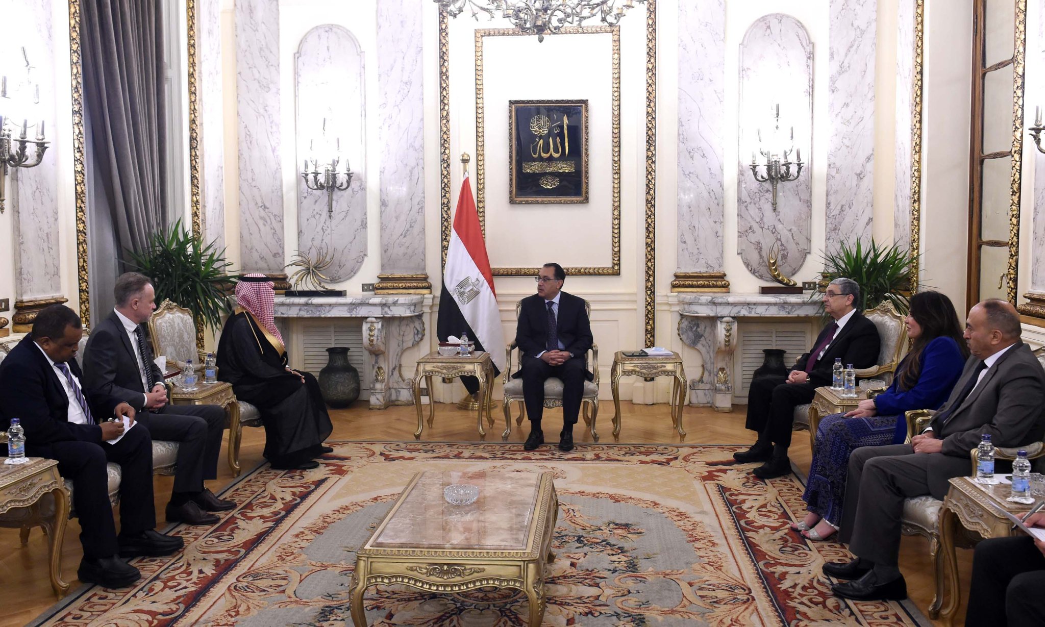 رئيس الوزراء يوجه بدراسة مقترح "أكوا باور" لإنتاج الهيدروجين الأخضر في مصر