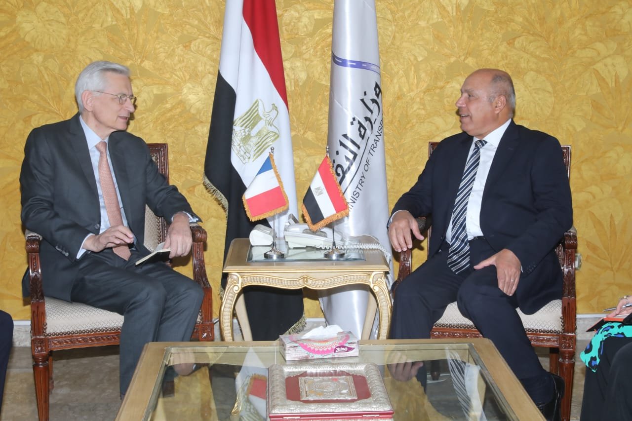 وزير النقل يبحث مع السفير الفرنسي زيادة التعاون المشترك