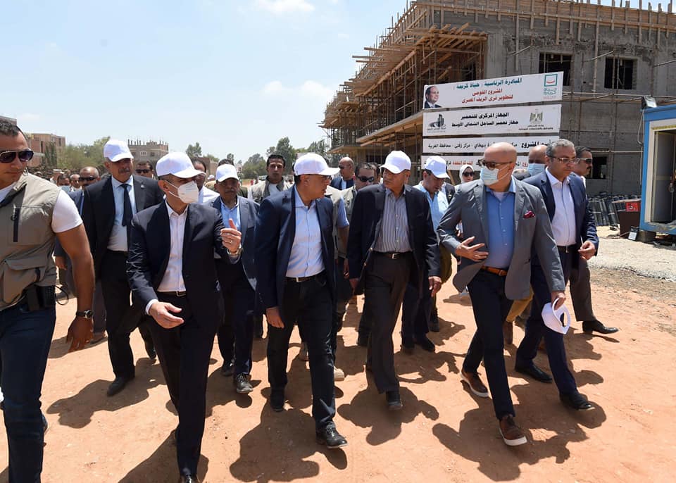 رئيس الوزراء يتفقد مشروعات "حياة كريمة" في قرية نهطاي بزفتى