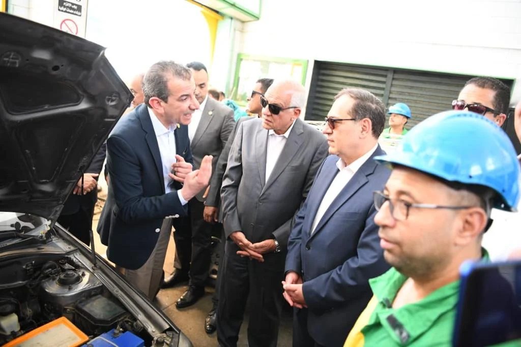 البترول: إطلاق خدمة السحب النقدي والدفع الإلكتروني بأكثر من 400 محطة وقود