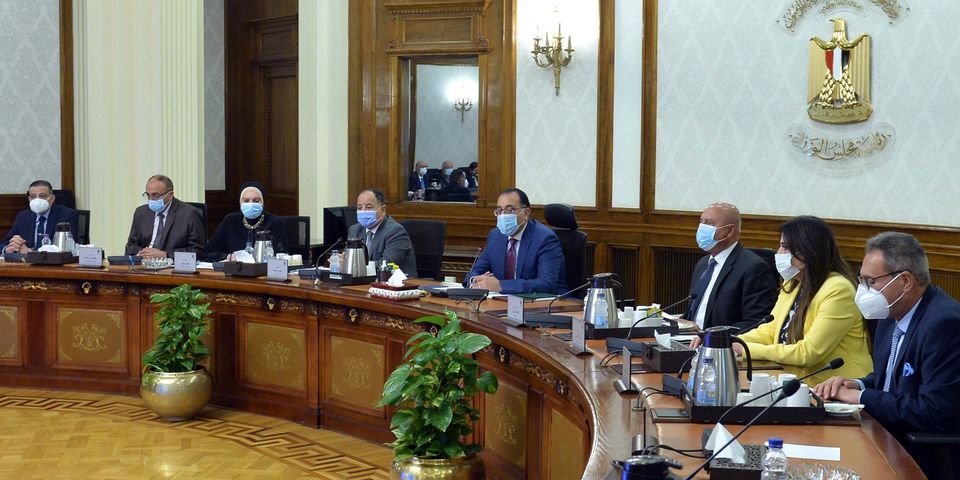 رئيس الوزراء: الحكومة تولى أهمية كبيرة لتنمية وتوطين صناعة السيارات فى مصر