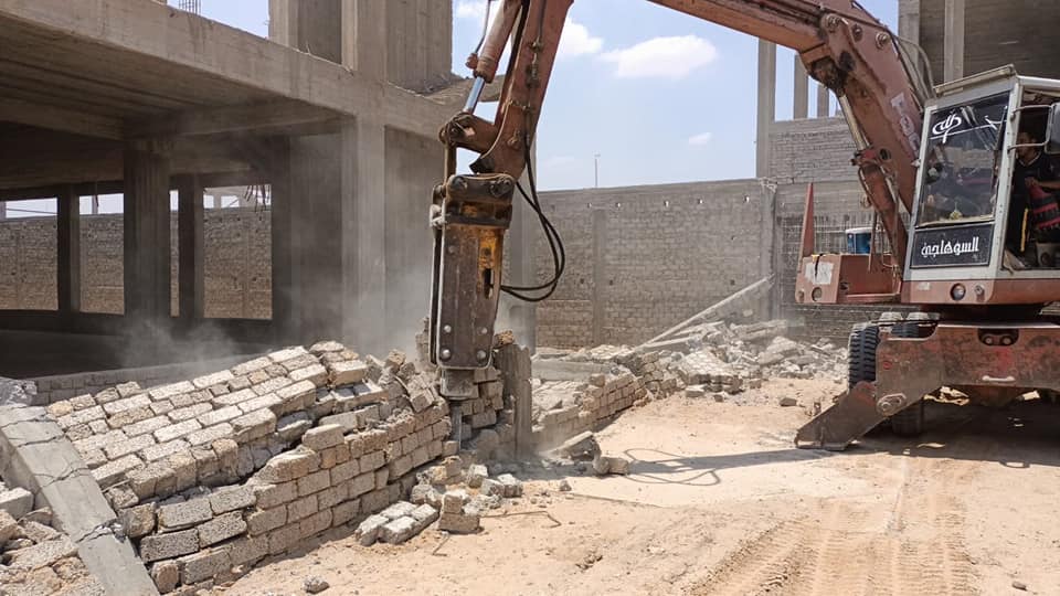 وزير الإسكان يُصدر قرارين لإزالة تعديات بـ"ملوي الجديدة" و"الساحل الشمالي الغربي"