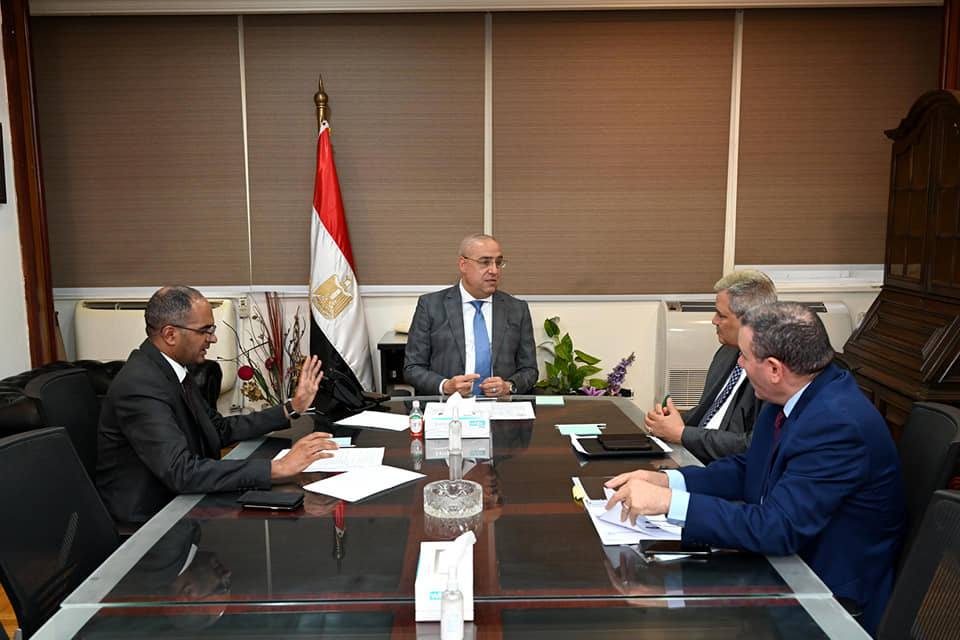 وزير الإسكان: نسعى لتوطين التكنولوجيا الحديثة لمحطات تحلية المياه وللصناعات المغذية لها