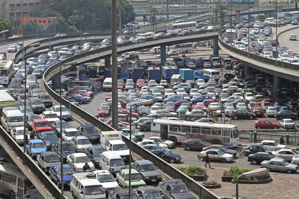 الجيزة ؛ السيارات : المواصلات ؛ القاهرة الكبرى ؛ السكان ؛ مصر ؛ الكثافة السكانية ؛ المرور ؛ النقل ؛ المركبات