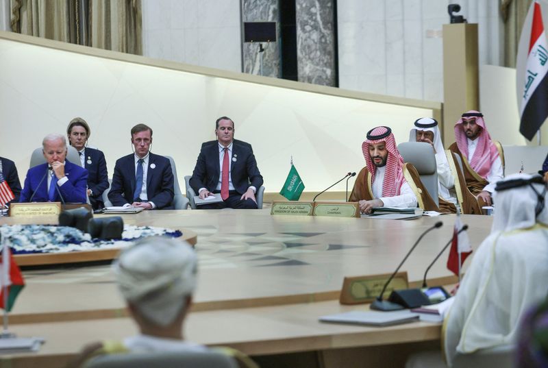 ولي العهد السعودي: اتباع سياسات غير واقعية تجاه مصادر الطاقة سيؤدي إلى التضخم