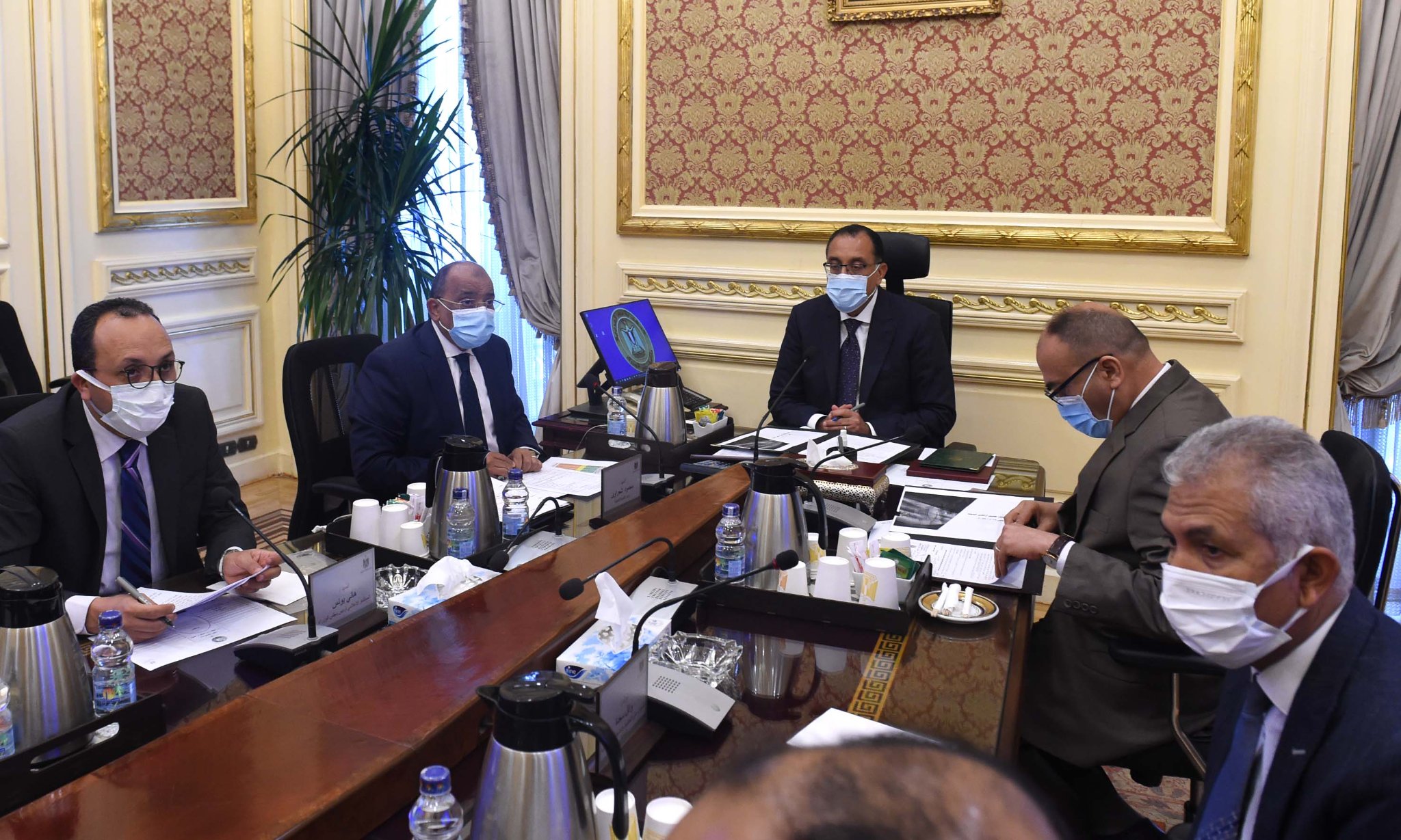 رئيس الوزراء يتابع موقف تقنين أوضاع اليد على أراضي الدولة
