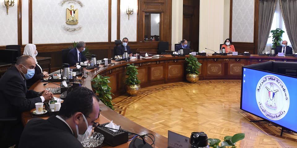 رئيس الوزراء يستعرض مقترحات إعداد حزمة حماية اجتماعية استثنائية تنفيذاً لتوجيهات الرئيس