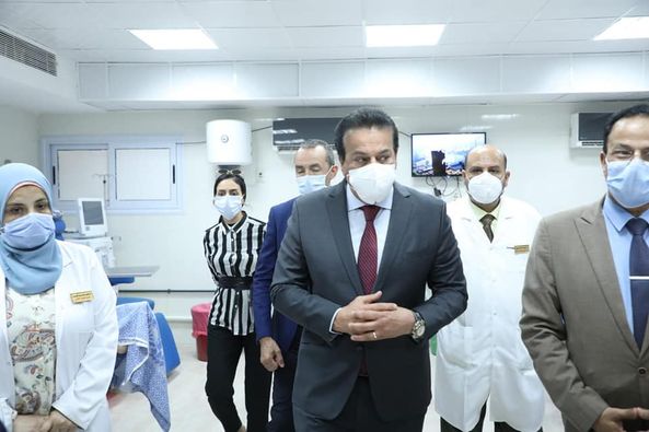 وزير الصحة يتفقد مستشفى “السادات” ويوجه برفع كفاءته