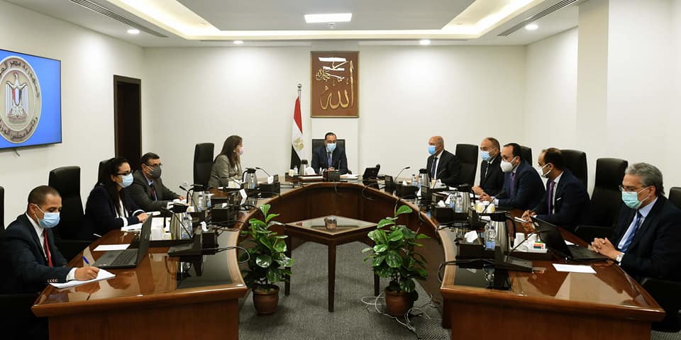 رئيس الوزراء: الدولة حريصة على التوسع في مشروعات النقل الحديثة والصديقة للبيئة