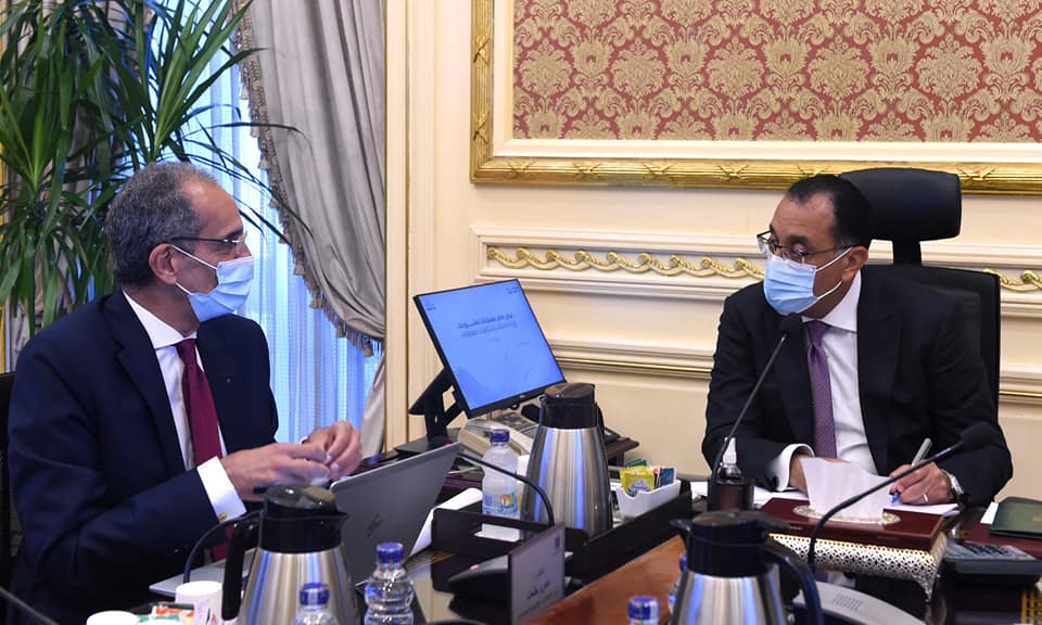 رئيس الوزراء: الدولة تهتم بتنفيذ مشروعات البنية التحتية التكنولوجية