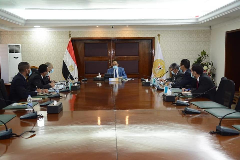 وزير التنمية المحلية يتابع مشروعات البنية التحتية لمنظومة المخلفات