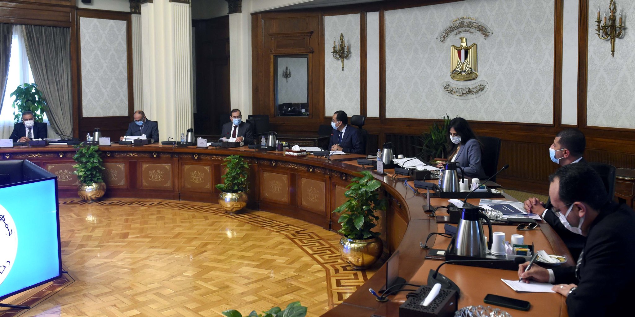 رئيس الوزراء يستعرض آليات وحوافز الاستثمار فى خامات “الكوارتز” والرمال البيضاء”