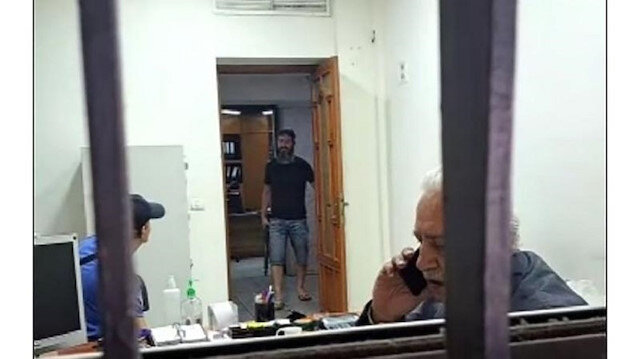 مسلح يحتجز رهائن في بنك لبناني ويطالب باسترداد أمواله