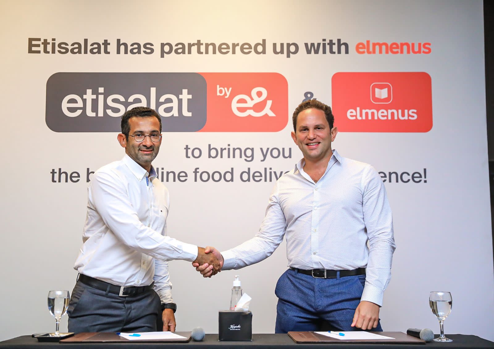 "اتصالات مصر" تتفق مع تطبيق "المنيوز" على إتاحة عروض لعملائها