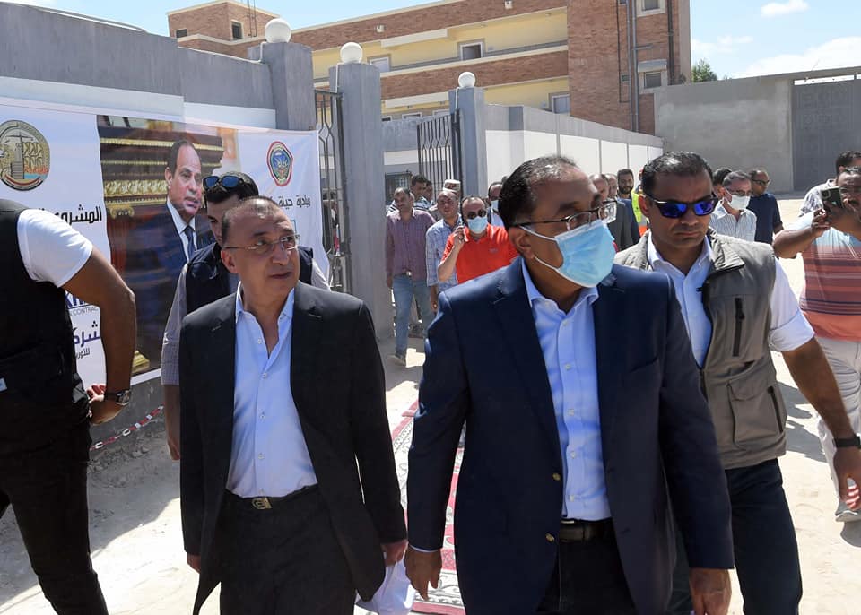 رئيس الوزراء يتفقد مشروعات “حياة كريمة” بقرية أبو صير