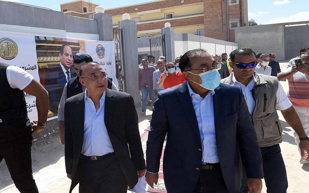 مدبولي يتفقد مبنى “الرقابة على الصادرات” بميناء الدخيلة